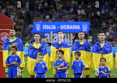 Non exclusif : MILAN, ITALIE - 12 SEPTEMBRE 2023 - joueurs de l'équipe nationale d'Ukraine Heorhii Bushchan, Vitalii Mykolenko, Illia Zabarnyi, Serhii Banque D'Images