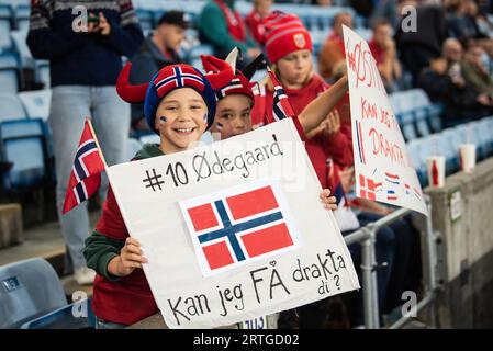 Oslo, Norvège. 12 septembre 2023. Fans de football de Norvège vus sur les tribunes lors du match de qualification de l'UEFA Euro 2024 entre la Norvège et la Géorgie à l'Ullevaal Stadion à Oslo. (Crédit photo : Gonzales photo/Alamy Live News Banque D'Images