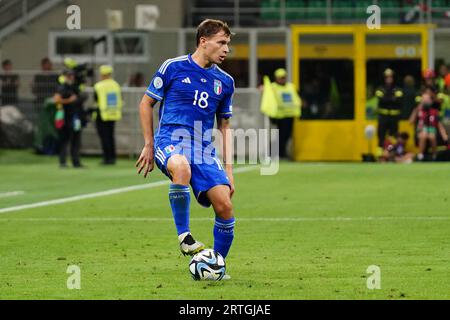 Milan, Italie - 12 septembre 2023, Nicolo' Barella (Italie) lors de l'UEFA Euro 2024, qualifications européennes, match de football du groupe C entre l'Italie et l'Ukraine le 12 septembre 2023 au stade San Siro de Milan, Italie - crédit : Luca Rossini/E-Mage/Alamy Live News Banque D'Images