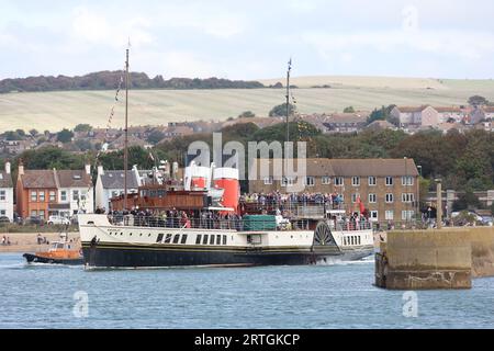 Shoreham, Royaume-Uni 13 septembre 2022 : PS Waverley le dernier bateau à aubes transportant des passagers de mer dans le monde navigue du port de Shoreham près de Brighton transportant des passagers sur une excursion le long de la côte sud à Portsmouth via l'île de Wight. Crédit : James Boardman/Alamy Live News Banque D'Images