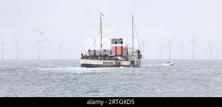 Shoreham, Royaume-Uni 13 septembre 2022 : PS Waverley le dernier bateau à aubes transportant des passagers de mer dans le monde navigue du port de Shoreham près de Brighton transportant des passagers sur une excursion le long de la côte sud à Portsmouth via l'île de Wight. Crédit : James Boardman/Alamy Live News Banque D'Images