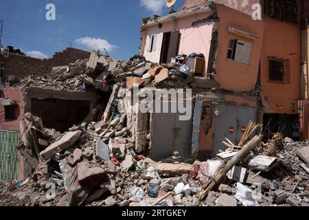 Amizmiz, Maroc. 12 septembre 2023. Une maison totalement détruite dans le petit village d'Amizmiz. La région d’Amizmiz a été l’une des plus touchées par le tremblement de terre survenu vendredi 8 septembre au Maroc, qui a fait plus de 2 000 morts. Des centaines de personnes se sont retrouvées sans abri. Crédit : SOPA Images Limited/Alamy Live News Banque D'Images