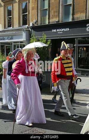 Grand Regency Costumed Promenade, Jane Austen Festival 2023, Milsom Street, Bath, Somerset, Angleterre, grande-Bretagne, Royaume-Uni, Europe Banque D'Images