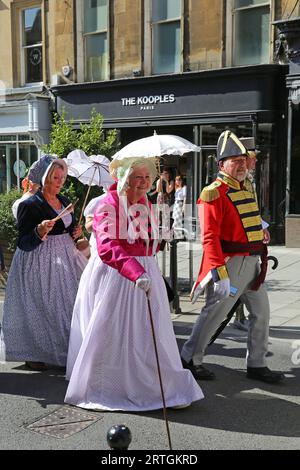 Grand Regency Costumed Promenade, Jane Austen Festival 2023, Milsom Street, Bath, Somerset, Angleterre, grande-Bretagne, Royaume-Uni, Europe Banque D'Images