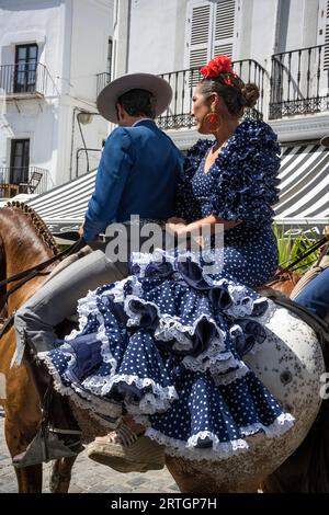 Les gens apprécient la fiesta à Tarifa en Andalousie Espagne. Banque D'Images