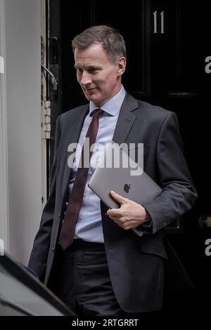 Londres, Royaume-Uni. 13 septembre 2023. Jeremy Hunt, chancelier de l'Échiquier, quitte le n°11 Downing Street pour le Parlement. Crédit : Guy Corbishley/Alamy Live News Banque D'Images