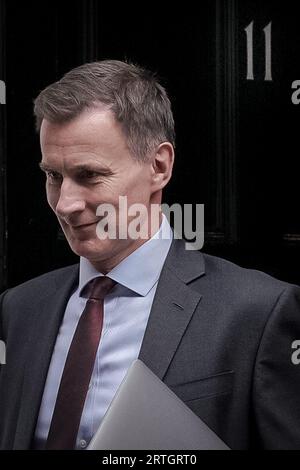 Londres, Royaume-Uni. 13 septembre 2023. Jeremy Hunt, chancelier de l'Échiquier, quitte le n°11 Downing Street pour le Parlement. Crédit : Guy Corbishley/Alamy Live News Banque D'Images