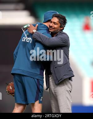 L'ancien joueur anglais Andrew Flintoff et Kumar Sangakkara lors du troisième match international d'une journée au Kia Oval de Londres. Date de la photo : mercredi 13 septembre 2023. Banque D'Images