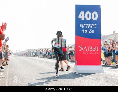 Peres Jepchirchir coureur de fond terminant premier du semi-marathon Great North Run 2023. Banque D'Images