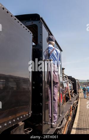 Le train à vapeur Snowdonia Star vous attend à la gare de Porthmadoc. Banque D'Images