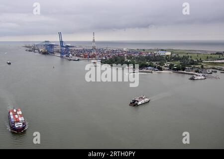 Haiphong, Vietnam. 13 septembre 2023. L'illustration montre le port de Haiphong lors d'une mission commerciale du gouvernement flamand au Vietnam, mercredi 13 septembre 2023. BELGA PHOTO DIRK WAEM crédit : Belga News Agency/Alamy Live News Banque D'Images