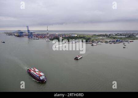 Haiphong, Vietnam. 13 septembre 2023. L'illustration montre le port de Haiphong lors d'une mission commerciale du gouvernement flamand au Vietnam, mercredi 13 septembre 2023. BELGA PHOTO DIRK WAEM crédit : Belga News Agency/Alamy Live News Banque D'Images