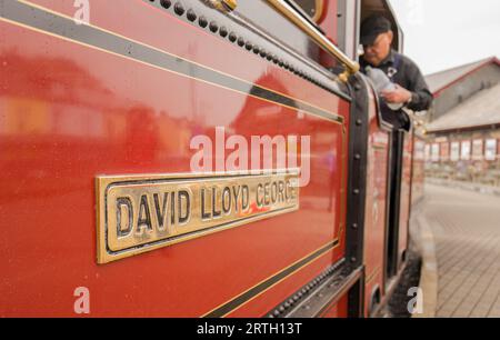 Le train à vapeur David Lloyd George à la gare de Porthmadoc. Banque D'Images