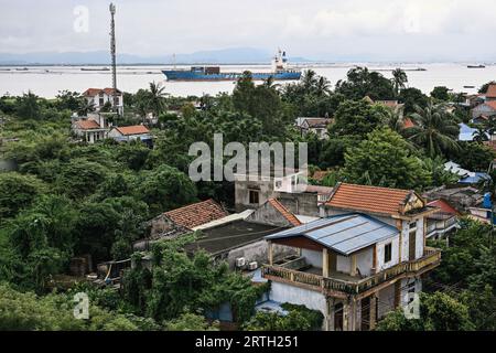 Haiphong, Vietnam. 13 septembre 2023. L'illustration montre le port de Haiphong lors d'une mission commerciale du gouvernement flamand au Vietnam, mercredi 13 septembre 2023. BELGA PHOTO DIRK WAEM crédit : Belga News Agency/Alamy Live News Banque D'Images