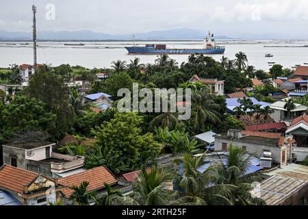 Haiphong, Vietnam. 13 septembre 2023. L'illustration montre le port de Haiphong lors d'une mission commerciale du gouvernement flamand au Vietnam, mercredi 13 septembre 2023. BELGA PHOTO DIRK WAEM crédit : Belga News Agency/Alamy Live News Banque D'Images