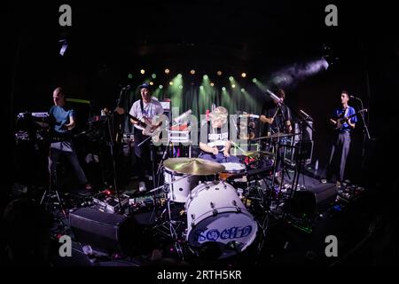 Copenhague, Danemark. 12 septembre 2023. Le groupe post-punk anglais Squid donne un concert live à VEGA à Copenhague. Ici, la chanteuse et batteur Ollie Judge est vue en direct sur scène avec le reste des membres du groupe. (Crédit photo : Gonzales photo/Alamy Live News Banque D'Images