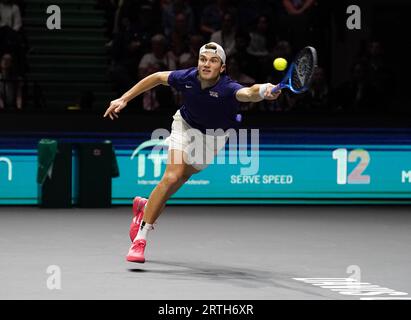 Jack Draper de Grande-Bretagne en action contre l'australien Thanasi Kokkinakis lors du match de la phase de groupes de la coupe Davis à l'AO Arena, Manchester. Date de la photo : mercredi 13 septembre 2023. Banque D'Images