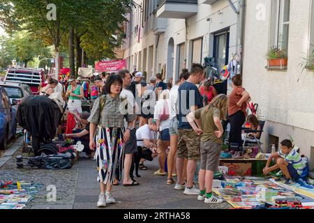 Baumscheibenfest dans Alt-Treptow im Berlin am 9,9.23. Trägerverein ist die Kunger-Kiez-Initiative. Banque D'Images