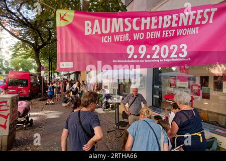 Baumscheibenfest dans Alt-Treptow im Berlin am 9,9.23. Trägerverein ist die Kunger-Kiez-Initiative. Banque D'Images