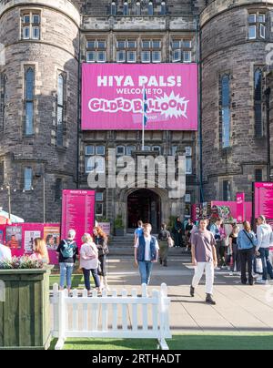 Foules à l'entrée de la Gilded Balloon venue au Edinburgh Fringe Festival, Édimbourg, Écosse Banque D'Images