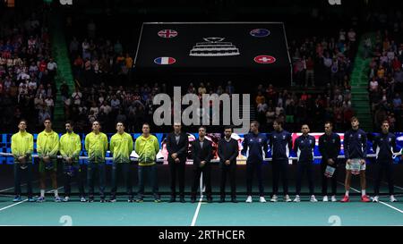 AO Arena, Manchester, Lancashire, Royaume-Uni. 12 septembre 2023. Les équipes d'Australie et de Grande-Bretagne s'alignent avant le match de phase de groupe des finales de la coupe Davis 2023. Crédit : Touchlinepics/Alamy Live News Banque D'Images