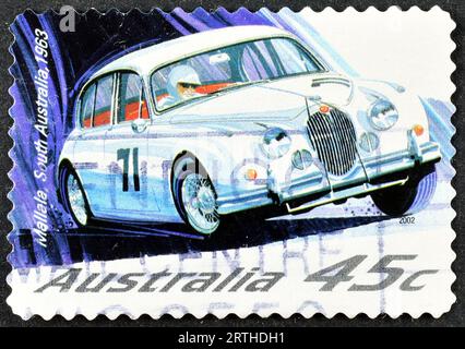 Timbre-poste annulé imprimé par l'Australie, qui montre Australian Touring car Championship, Mallala, 1963, Centenaire des courses automobiles en Australie Banque D'Images