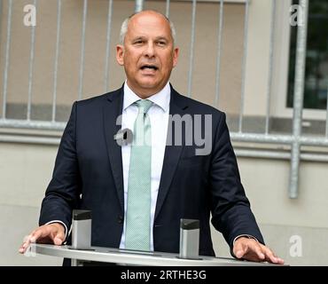 Hanau, Deutschland. 13 septembre 2023. 13 septembre 2023, xpsx, local Hanau ouverture de la Maison de la Jeunesse, de gauche à droite Roman Poseck Hessian Ministre de la Justice crédit : dpa/Alamy Live News Banque D'Images