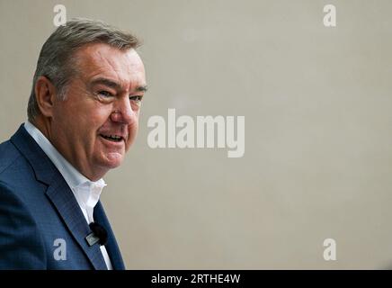 Hanau, Deutschland. 13 septembre 2023. 13 septembre 2023, xpsx, local Hanau ouverture de la Maison du droit de la Jeunesse, de gauche à droite Claus Kaminsky (Maire de Hanau) crédit : dpa/Alamy Live News Banque D'Images