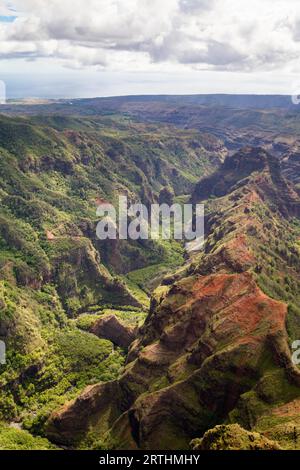 Vue aérienne sur Waimea Canyon à Kauai, Hawaii, USA, Amérique du Nord Banque D'Images