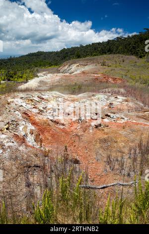 Les banques de soufre, dépôts de soufre dans le parc national des volcans d'Hawaï sur Big Island, Hawaï, États-Unis Banque D'Images