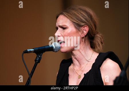 James Yorkston et Nina Persson vivent à Marostica (VI) Italie 09.09.2023 Banque D'Images