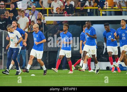 Antoine GRIEZMANN, FRA 7 Kingsley Coman, FRA 20 Randal Kolo Muani, FRA 12 Aurelien Tchouameni, FRA 8 William Saliba, FRA 17 à l'échauffement dans le match amical ALLEMAGNE - FRANCE 2-1 DEUTSCHLAND - FRANKREICH 2-1 préparation pour les Championnats d'Europe 2024 en Allemagne, saison 2023/2024, le 12 septembre 2023 à Dortmund, Allemagne. © Peter Schatz / Alamy Live News Banque D'Images