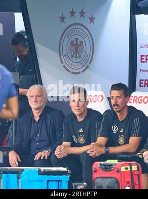 Rudi Völler, Voeller (entraîneur DFB Interims et DFB Sportdirektor), Sandro Wagner, Hannes Wolf, entraîneur adjoint DFB dans le match amical ALLEMAGNE - FRANCE 2-1 DEUTSCHLAND - FRANKREICH 2-1 préparation pour les Championnats d'Europe 2024 en Allemagne, saison 2023/2024, le 12 septembre 2023 à Dortmund, Allemagne. © Peter Schatz / Alamy Live News Banque D'Images