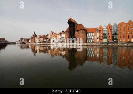 La Pologne, la Poméranie, Gdansk, Vieille Ville Ville, Rivière Motlawa, centre-ville historique Banque D'Images