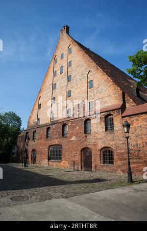 Grand moulin (Wielki M?yn) à Gdansk, Pologne, Europe, construit par les chevaliers teutoniques en 1350, monument historique de la ville, structure médiévale en briques Banque D'Images