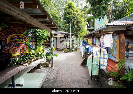 Kuranda, Australie, juin 27 2016 : le célèbre marché de Kuranda dans le canton rural de Kuranda dans le Queensland, en Australie Banque D'Images