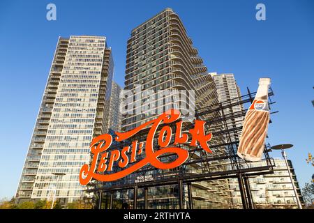 New York, États-Unis d'Amérique, 17 novembre 2016 : panneau publicitaire Pepsi Cola d'une ancienne usine d'embouteillage de long Island Banque D'Images