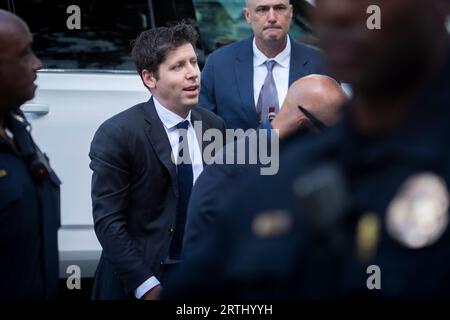 Washington, États-Unis d ' Amérique. 13 septembre 2023. Sam Altman, président-directeur général d’OpenAI, le créateur de ChatGPT, arrive pour le Forum inaugural d’intelligence artificielle avec des parties prenantes clés de l’IA pour aider à forger un consensus bipartisan sur la législation afin de capitaliser sur cette technologie transformatrice, au Russell Senate Office Building à Washington, DC, mercredi 13 septembre 2023. Crédit : Rod Lamkey/CNP/Sipa USA crédit : SIPA USA/Alamy Live News Banque D'Images