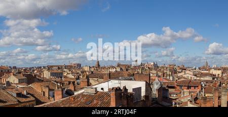 Toulouse, France, 19 février 2016 : vue panoramique sur les toits du centre historique Banque D'Images