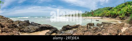 Itacare, Brésil, 7 décembre 2016 : Panorama d'Itacarezinho magnifique plage dans l'état de Bahia au Brésil Banque D'Images