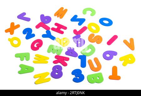 lettres et chiffres colorés isolés sur fond blanc Banque D'Images