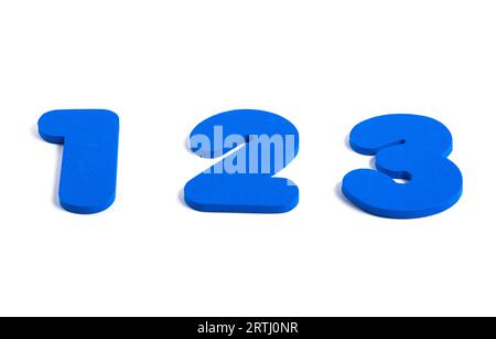 lettres et chiffres colorés isolés sur fond blanc Banque D'Images