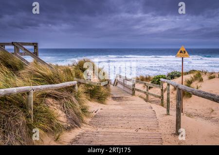 Vue sur la plage de Cape Woolamai à Phillip Island lors d'une journée orageuse Banque D'Images