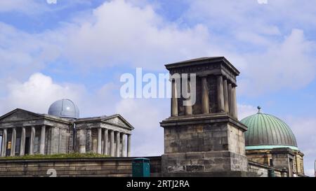 Edimbourg est la capitale vallonnée de l'Écosse. La vieille ville médiévale a beaucoup de charme. Le château d'Édimbourg est situé au-dessus de la ville. D'Arthur's Banque D'Images