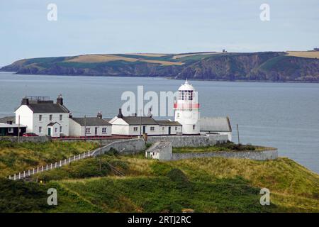 Le phare de Roche's point est situé à l'entrée du port de Cork, en Irlande. Un phare a été fondé le 4 juin 1817 pour guider les navires dans le port de Cork Banque D'Images