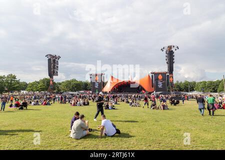 Roskilde, Danemark, 30 juin 2016 : foule de spectateurs profitant d'un concert sur la scène orange au Roskilde Festival 2016 Banque D'Images