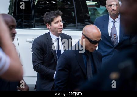 Sam Altman, président-directeur général d’OpenAI, le créateur de ChatGPT, arrive pour le Forum inaugural d’intelligence artificielle avec des parties prenantes clés de l’IA pour aider à forger un consensus bipartisan sur la législation afin de capitaliser sur cette technologie transformatrice, au Russell Senate Office Building à Washington, DC, mercredi 13 septembre 2023. Crédit : Rod Lamkey/CNP Banque D'Images