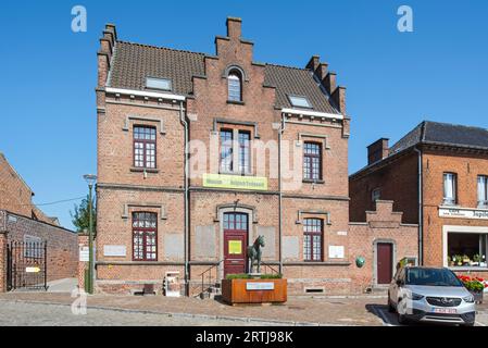 Cheval de trait belge / Belgisch Trekpaard Musée et statue de l'étalon brillant à Vollezele, Galmaarden, Brabant flamand, Flandre, Belgique Banque D'Images