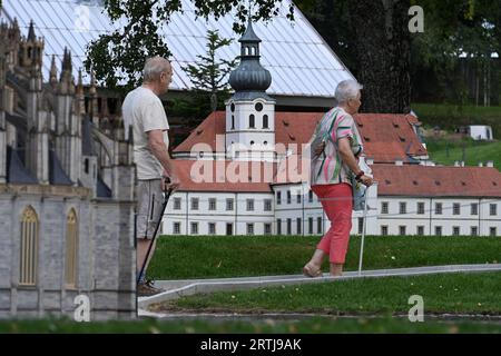 Marianske Lazne, République tchèque. 13 septembre 2023. Le 4e plus grand parc miniature d'Europe, avec des modèles détaillés de sites touristiques tchèques, est situé près du centre-ville de Marianske Lazne (Spa) et est devenu l'attraction la plus visitée dans la région de Karlovy Vary, République tchèque, le 13 septembre 2023. Crédit : Slavomir Kubes/CTK photo/Alamy Live News Banque D'Images