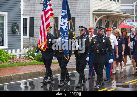 911 cérémonie de commémoration à Barnstable, ma Fire Headquarters à Cape Cod, États-Unis. La procession marche à travers le village. Banque D'Images